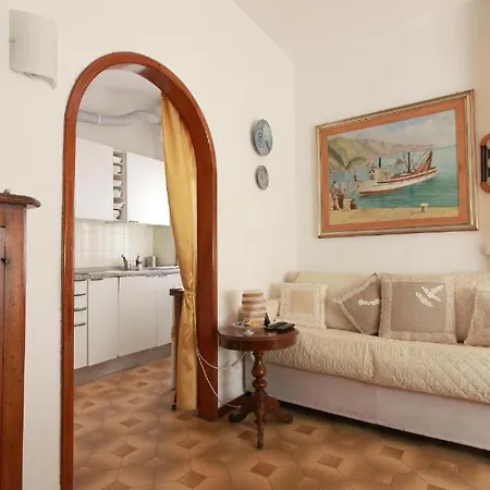 Elyse Location Near Bea... Appartement