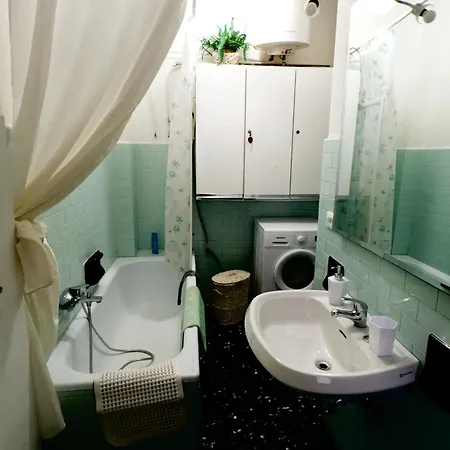 Elyse Apartment *